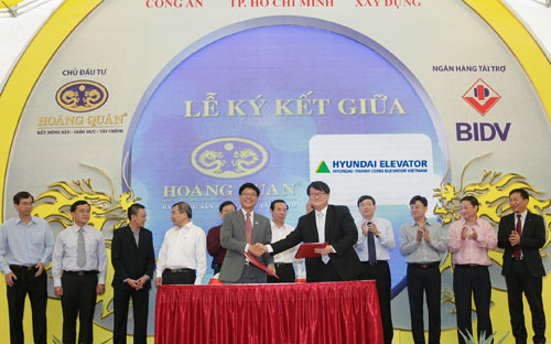 HQC Plaza, một trong những dự án nhà ở xã hội quan trọng tại khu vực Tp.HCM đã tiến hành cất nóc.