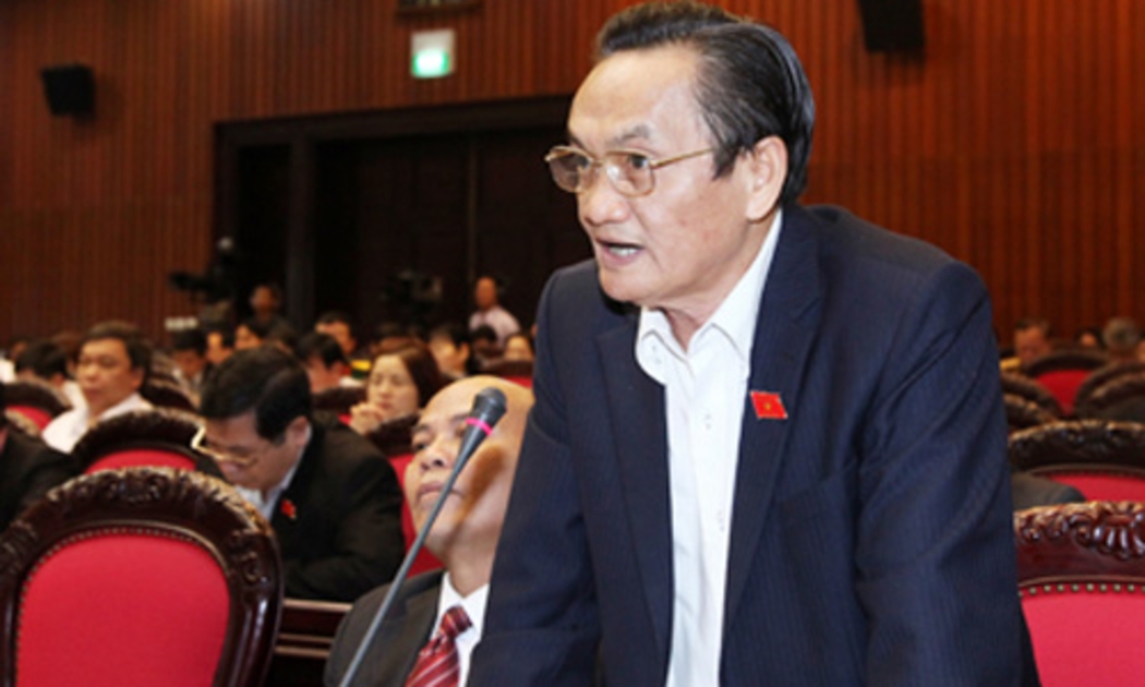 Theo đại biểu Quốc hội Trần Du Lịch, đầu tư công chính là giải pháp có tác động nhanh nhất để kích thích sự tăng tổng cầu của nền kinh tế, khi mà chính sách tiền tệ đang có tác dụng hạn chế. <br>