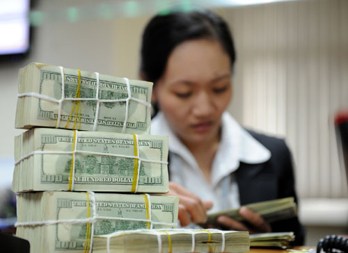 Những khoản nợ xấu của khu vực doanh nghiệp Nhà nước mà có thể sẽ phải 
dùng ngân sách để trả mới là mầm mống đe dọa tính bền vững của nợ công.