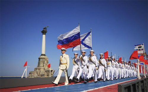 Các thủy thủ Nga trong một sự kiện vào tháng 7/2014 - Ảnh: Reuters.<br>