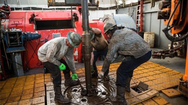 Giá dầu xuống đáy 5 năm, đồng Rúp Nga chao đảo