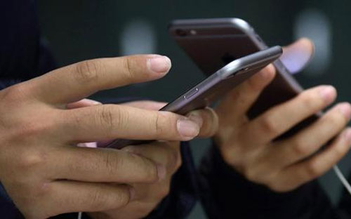 Thành công của hai mẫu điện thoại mới nhất với màn hình lớn iPhone 6 và 
iPhone 6 Plus đã đẩy doanh số của Apple tăng cao trong quý cuối cùng của
 năm 2014 - Ảnh: Bloomberg/Getty.<br>