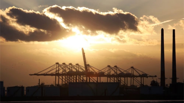 Giá dầu thô tiếp tục lập đáy mới