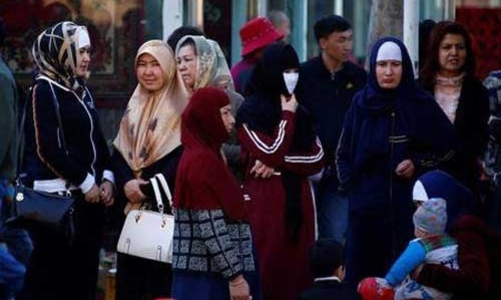 Trung Quốc cấm người Hồi giáo Tân Cương đeo mạng che mặt