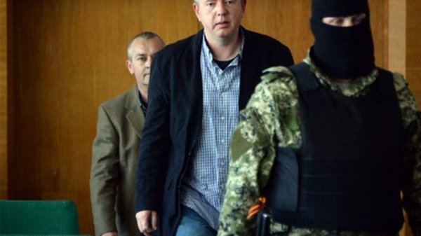 Phe ly khai Ukraine thả con tin phương Tây