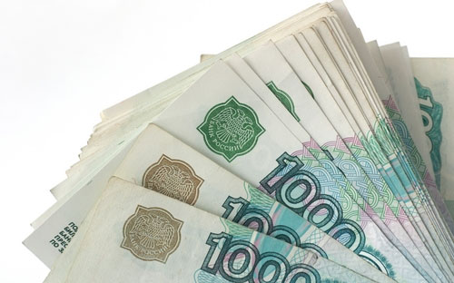 Cuối ngày hôm qua theo giờ Moscow, đồng Rúp rớt giá 11% so với đồng USD, còn 72,8 USD đổi 1 USD.