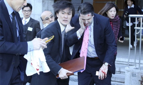 Đại sứ Mỹ tại Hàn Quốc bị tấn công bằng dao lam