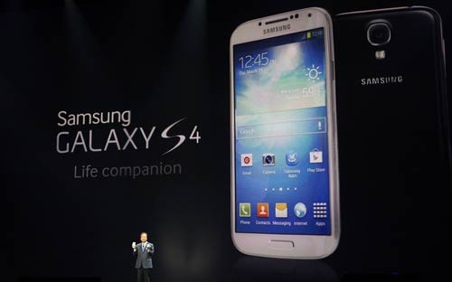 Samsung Galaxy S4 chính thức được giới thiệu sáng nay tại New York, Mỹ <i>- Ảnh: Bloomberg.</i><br>