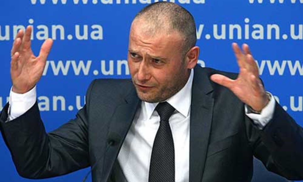  Lãnh đạo nhóm cựu đoan Cánh hữu Dmitry Yarosh, đã mô tả dự luật trao quy chế đặc biệt cho miền đông Ukraine là 