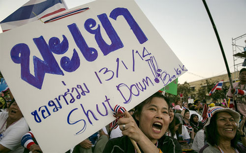 Sáng nay, người biểu tình đã phong tỏa một loạt nút giao thông xung quanh thành phố Bangkok - Ảnh: Getty.<br>