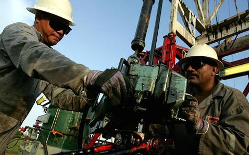 Chưa tính khoản 10 tỷ USD mới nhất, Trung Quốc đã cho Venezuela vay hơn 45 tỷ USD để đổi lấy dầu thô - Ảnh: Reuters/CNBC.<br>