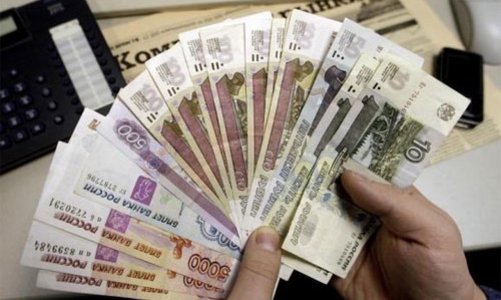 Sếp ngân hàng quốc doanh Nga “nổi đóa” vì bị tố đầu cơ Rúp