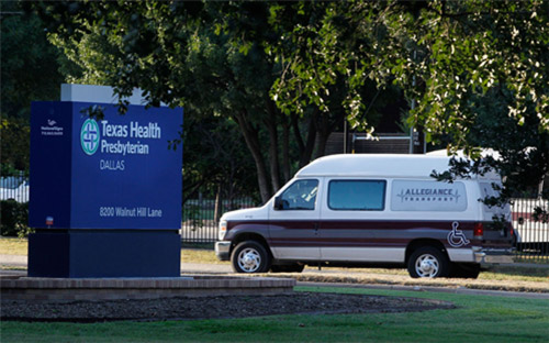 Bên ngoài bệnh viện ở Texas nơi chẩn đoán phát hiện ca nhiễm Ebola tại Mỹ đầu tiên - Ảnh: Bloomberg.<br>