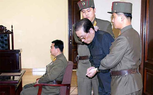 Ông Jang Song Thaek trong phiên tòa xét xử vào năm ngoái - Ảnh: AFP/Getty.<br>