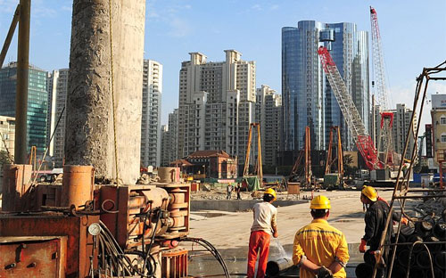 WB cho rằng, việc tái cân bằng thành công nền kinh tế Trung Quốc từ chỗ 
dựa vào đầu tư sang dựa vào tiêu dùng sẽ là một thách thức lớn.