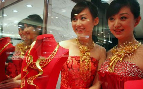 Theo dự báo của một số nhà phân tích, nhập khẩu vàng của Trung Quốc có thể giảm trong năm nay, với mức giảm có thể lên tới 10% - Ảnh: Sina.<br>