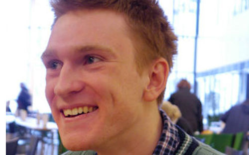 Doanh nhân trẻ Artem Kulizhnikov đang chuyện rời quê hương Nga để ra nước ngoài tìm cơ hội - Ảnh: Bloomberg.<br>