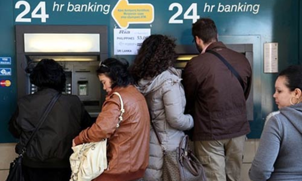 Trong số hơn 68 tỷ Euro đang gửi tại Cyprus, tiền từ nước ngoài chiếm tới 40%, và phần lớn chủ của chúng là người Nga - Ảnh: News.