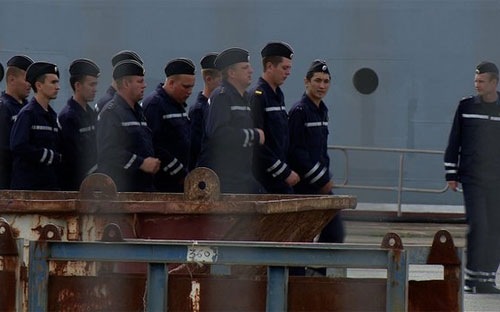 Hiện có khoảng 400 thủy thủ Nga đang được đào tạo tại nhà máy đóng tàu Saint-Nazaire thuộc miền Tây nước Pháp để sẵn sàng cho việc điều khiển tàu đổ bộ Vladivostok khi con tàu được giao cho Nga - Ảnh: BBC.