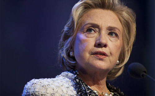 Bà Clinton, một trong những nhân vật nổi tiếng nhất ở Mỹ hiện nay, sau hàng thập 
kỷ được biết đến với các cương vị là phu nhân của cựu Tổng thống Bill 
Clinton, thượng nghị sỹ, và Ngoại trưởng.