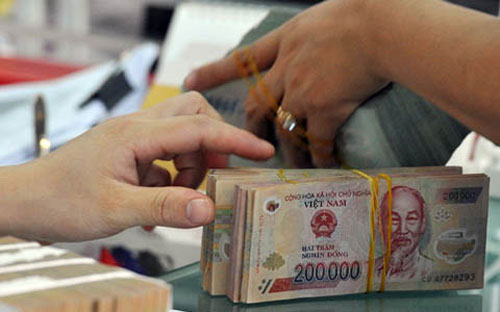 Lần lượt trong các ngày 8 và 16/11, thị trường ghi nhận Ngân hàng Xuất 
nhập khẩu Việt Nam (Eximbank) và Ngân hàng Á Châu (ACB) hạ lãi suất huy 
động VND trên biểu niêm yết.