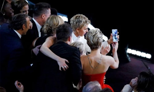 Phía sau chiêu quảng cáo của Samsung tại lễ trao giải Oscar