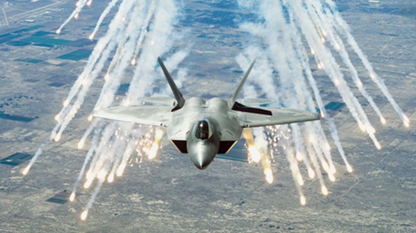 Cận cảnh chiến đấu cơ F-22 Mỹ dùng không kích IS