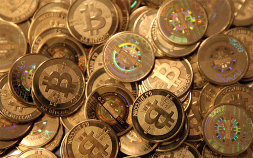 Hôm qua (17/12), giá Bitcoin trên một số sàn giao dịch đứng ở mức 322 USD/Bitcoin.<br>
