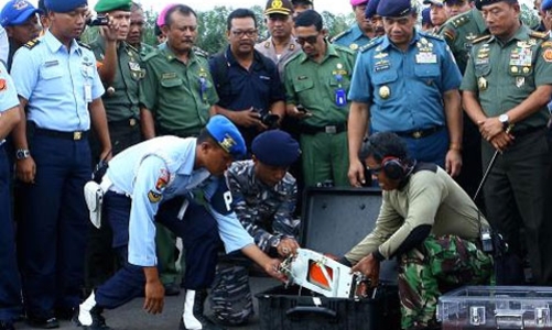 Máy bay AirAsia có thể đã nổ trước khi rơi xuống biển