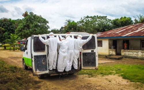Đến nay, dịch Ebola đã khiến hơn 4.500 người thiệt mạng, chủ yếu tập trung ở ba nước Tây Phi là Guinea, Liberia và Sierra Leone - Ảnh: AP/BBC.<br>
