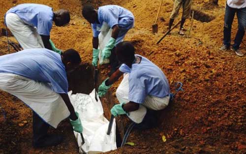 Chỉ hai ngày 2 - 3/8, đã có thêm 108 ca nhiễm mới và 45 ca tử vong tại Liberia, Sierra Leone, Guinea và Nigeria - Ảnh: Reuters.<br>