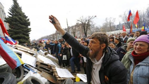 Chính quyền Ukraine dọa mạnh tay với người thân Nga