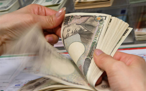 Từ năm 2004 đến thời điểm đạt đỉnh, dự trữ ngoại hối của thế giới đã tăng gấp 5 lần - Ảnh: Bloomberg.<br>