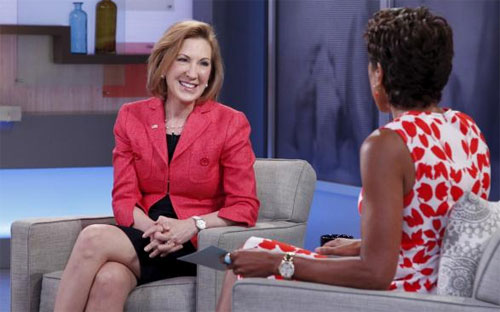 Bà Carly Fiorina (trái). Từng thoát khỏi “lưỡi hái tử thần” của căn bệnh ung thư vú và chứng kiến con gái riêng của chồng mất mạng vì nghiện ma túy, Fiorina là một triệu phú đã trải qua nhiều bi kịch trong đời - Ảnh: Reuters.<br>