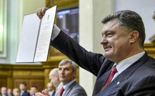 Tổng thống Ukraine cho rằng, đây là "bước đi đầu tiên" để Ukraine tiến tới là thành viên Liên minh châu Âu