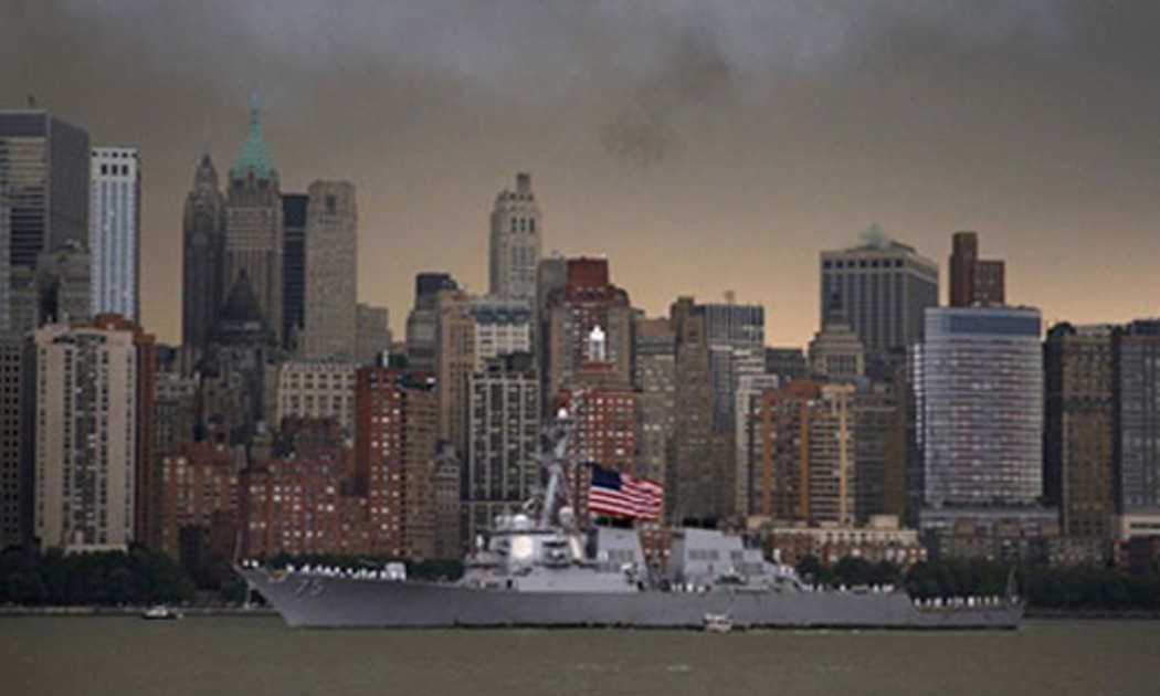 Tàu khu trục được trang bị tên lửa dẫn đường USS Donald Cook của Mỹ - Ảnh: Reuters.<br>