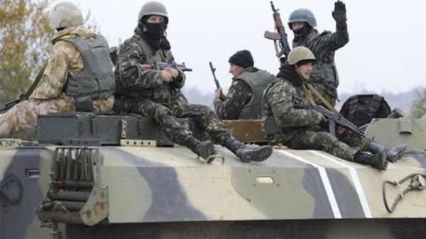 Tổng thống Ukraine lệnh tăng quân tới miền Đông