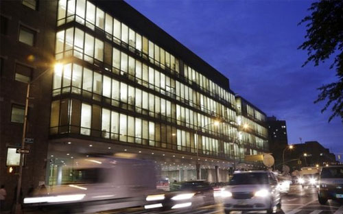 <span style="width:624px;">Bệnh viện Bellevue Hospital ở thành phố New York, nơi điều trị Ebola cho bác sỹ Craig Spencer - Ảnh: AP.<br></span>