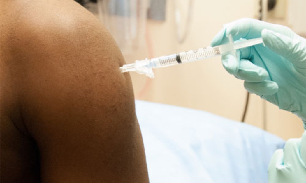 Các tình nguyện viên tham gia đợt thử nghiệm vaccine Ebola này có độ 
tuổi từ 18-50. Một nửa trong số họ được tiêm liều thấp và một nửa được 
tiêm liều cao hơn.