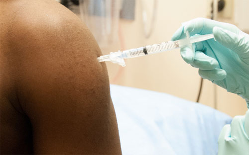 Các tình nguyện viên tham gia đợt thử nghiệm vaccine Ebola này có độ 
tuổi từ 18-50. Một nửa trong số họ được tiêm liều thấp và một nửa được 
tiêm liều cao hơn.