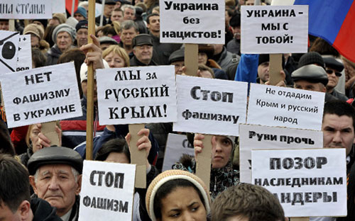 Tuần hành ủng hộ người Nga ở Crimea và khu vực đông Ukraine - Ảnh: AFP.