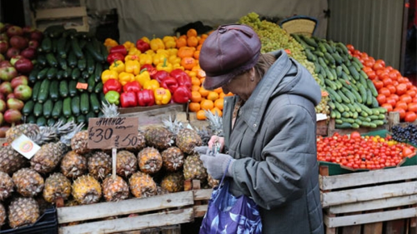 Nga đành hy sinh tăng trưởng để cứu Rúp?