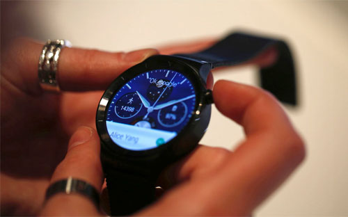 Chiếc đồng hồ thông minh mà Huawei giới thiệu ngày 1/3 - Ảnh: Bloomberg.<br>