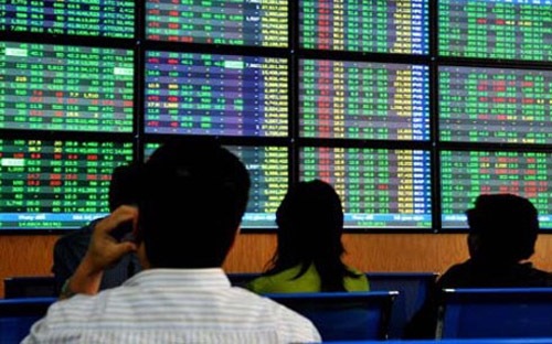 Tổ chức, cá nhân được tự do đầu tư vào các chứng khoán phái sinh trên 
thị trường chứng khoán phái sinh, trừ một số trường hợp đầu tư có điều 
kiện. 