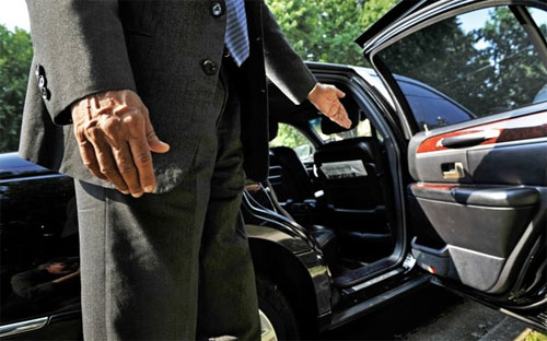 Về phần mình, Uber đã bày tỏ thái độ sẵn sàng hợp tác với các nhà chức trách và khẳng định đã tuân thủ các quy định hiện có.