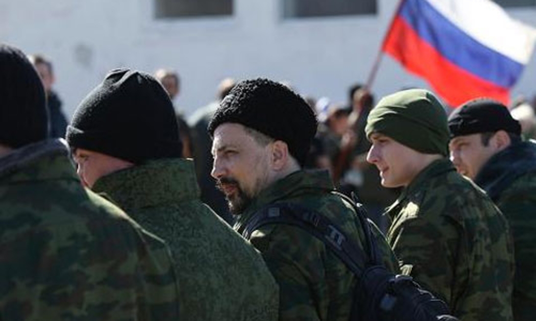 Một nhóm vũ trang thân Nga ở Crimea hồi đầu tháng 3 - Ảnh: Getty.<br>