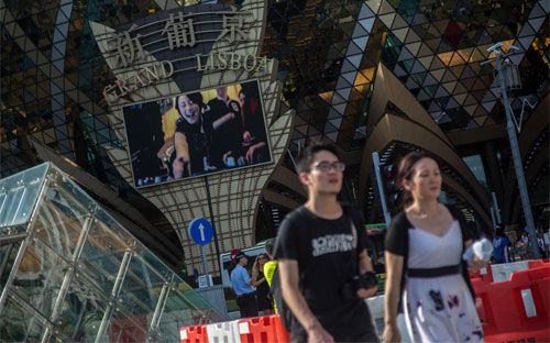 Bên ngoài một sòng bạc của tập đoàn SJM ở Macau - Ảnh: Bloomberg.<br>