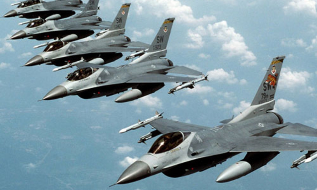 Một đội máy bay chiến đấu F16 của Không lực Mỹ - Ảnh: Reuters.<br>