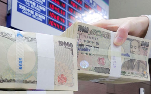 Đồng Won đã tăng giá khoảng 40% so với đồng Yên kể từ khi Thủ tướng Nhật Bản Shinzo Abe lên nắm quyền vào cuối năm 2012 - Ảnh: Korea Times.<br>