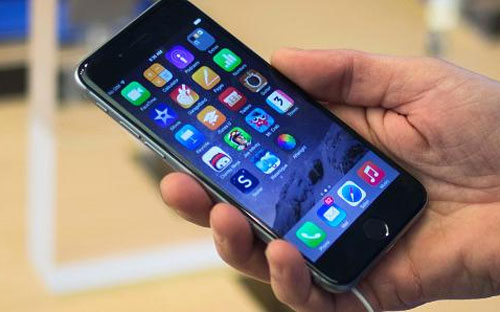  Vào hôm 17/12/2014, Apple đã tạm dừng bán iPhone trên mạng Internet tại Nga do biến động tỷ giá quá mạnh - Ảnh: Reuters.<br>